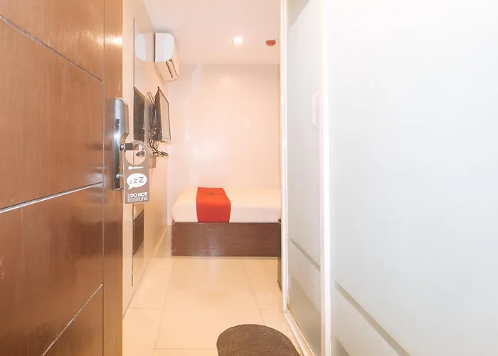 Reddoorz At Regina Hometel J Victor Hotel *