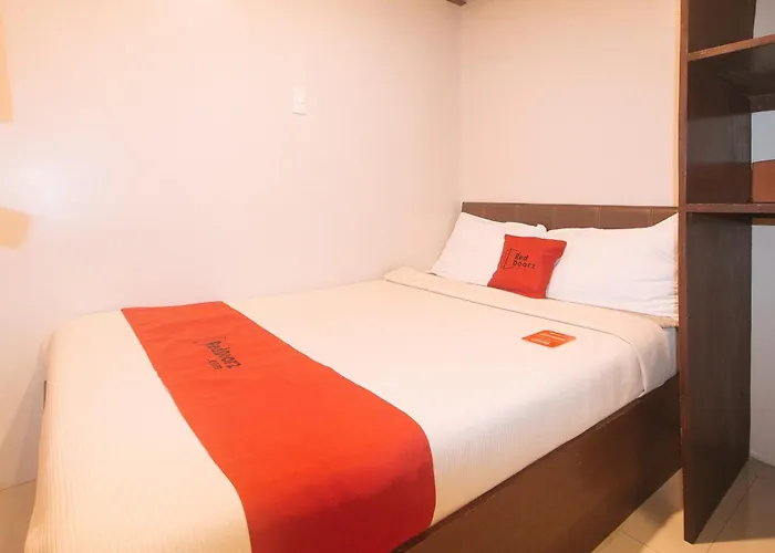 Reddoorz At Regina Hometel J Victor * Manille