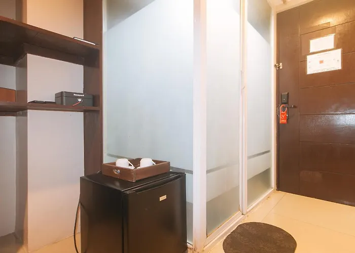 Reddoorz At Regina Hometel J Victor