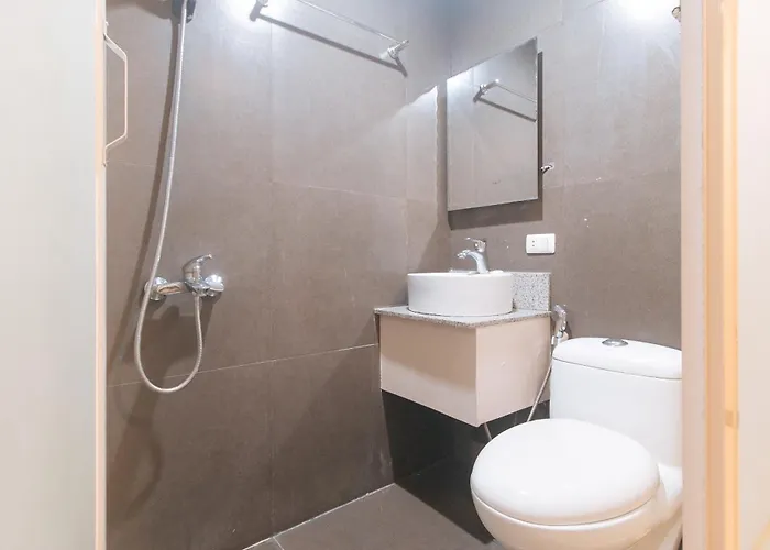 Reddoorz At Regina Hometel J Victor Hotel