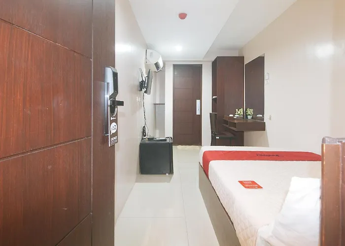 Reddoorz At Regina Hometel J Victor