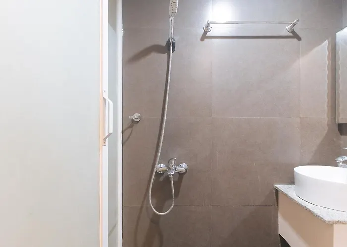 Hotel Reddoorz At Regina Hometel J Victor *
