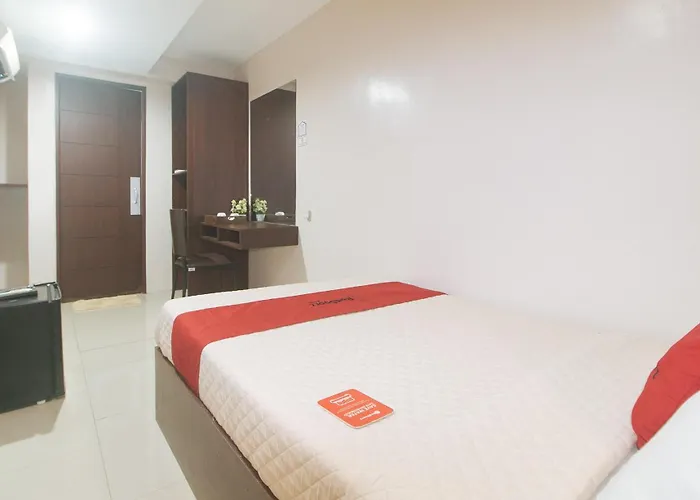 Reddoorz At Regina Hometel J Victor Hotel *