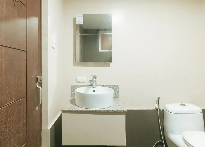 Reddoorz At Regina Hometel J Victor *